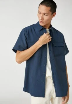 Koton Basic Classic Neck Short Sleeve Pocket Detailed - Overhemd - Marine 9 Koton Basic Classic Neck Short Sleeve Pocket Detailed - Overhemd - Marine -Heren Kleding Winkel 032321c21b2248ed8e849afa5b73f5df