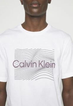 Calvin Klein Wave Lines Hero Logo- T-Shirt Print - Bright White -Heren Kleding Winkel 11a4df107c014fce8cd4a1f7a94bb1a2