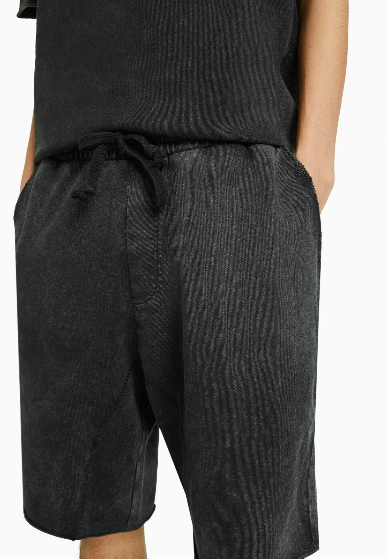 BERSHKA Faded-Effect Plush - Bermuda - Shorts - Black 3 BERSHKA Faded-Effect Plush - Bermuda - Shorts - Black - Afbeelding 3