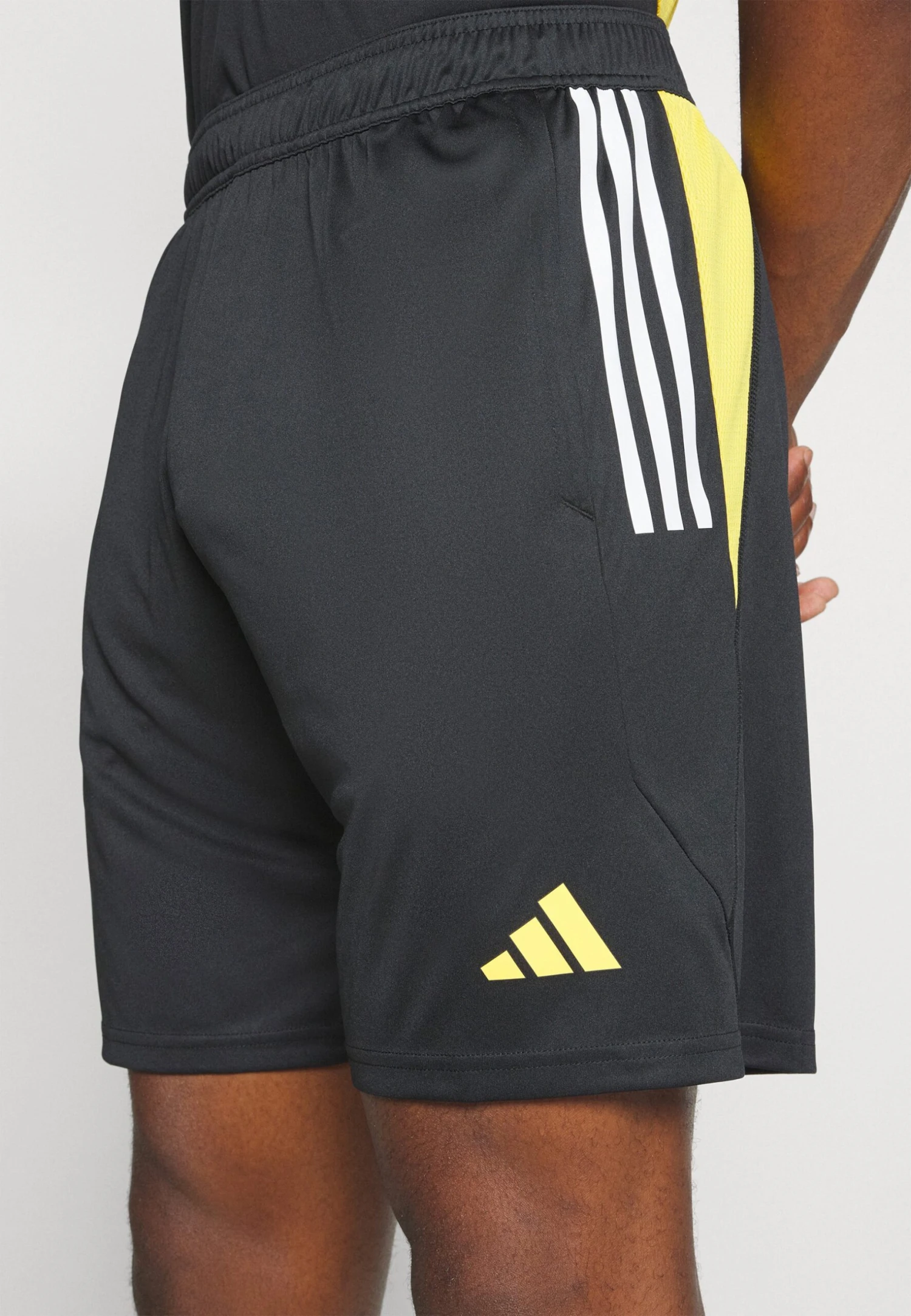 ADIDAS PERFORMANCE Juventus Turin Trainings Short - Fanartikel - Black 7 ADIDAS PERFORMANCE Juventus Turin Trainings Short - Fanartikel - Black - Afbeelding 7