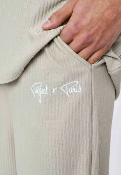 Uni Texturé - Shorts - Kaki -Heren Kleding Winkel 2ab1e81c8dc24f04baba48a8b8efdcd4