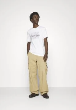 Calvin Klein Wave Lines Hero Logo- T-Shirt Print - Bright White -Heren Kleding Winkel 2ae6d13db10342e4a3330f5ffca691ec