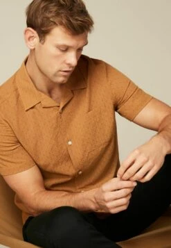 Next Textured Short SleeveWith Revere Collar Standard - Overhemd - Ochre Yellow -Heren Kleding Winkel 34012a992d2240308f66cc3b5c0143a2