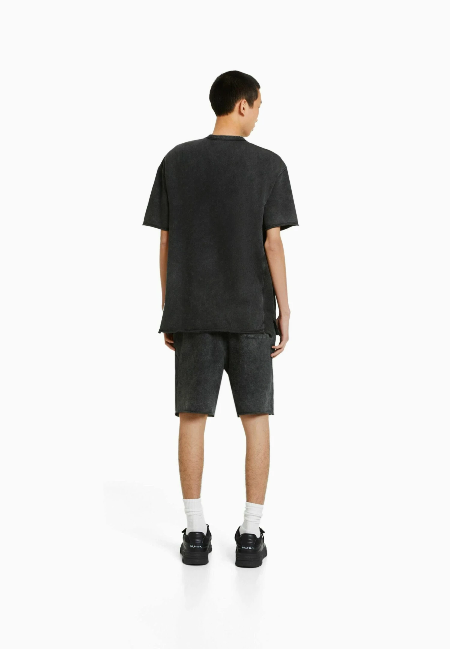 BERSHKA Faded-Effect Plush - Bermuda - Shorts - Black 2 BERSHKA Faded-Effect Plush - Bermuda - Shorts - Black - Afbeelding 2