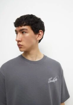 PULL & BEAR Plush - T-Shirt Basic - Blue Grey -Heren Kleding Winkel 5563c84f36744025a0d34a002ed19065