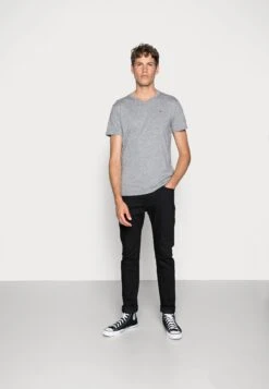 Hollister Co. 5 Pack- T-Shirt Print - White/Grey/Red/Navy Texture/Black