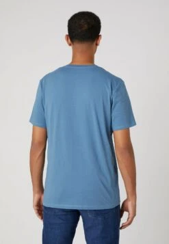 Wrangler Sign Off Tee - T-Shirt Basic - Captains Blue -Heren Kleding Winkel 8a057e5a0b434698b097191e12628a18