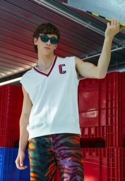 Vest - T-Shirt Print - Light Grey/Red/Navy