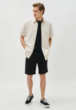 Heren Kleding Winkel -Heren Kleding Winkel b1a9bf9a0c9144f5b2acd128392a06cc