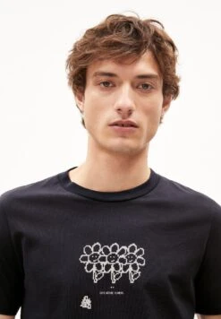 Armedangels Jaames Flowers - T-Shirt Print - Night Sky -Heren Kleding Winkel d23c136ccb394f4ca59935c75b399cc5