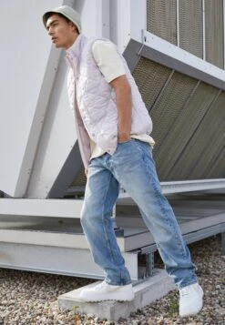 WEEKDAY Space - Straight Leg Jeans - Seven Blue