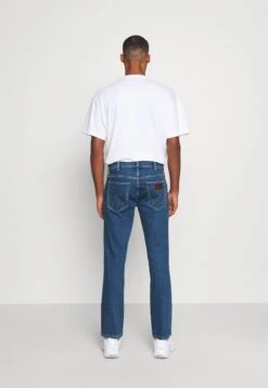 Wrangler Greensboro - Straight Leg Jeans - Mid Rocks -Heren Kleding Winkel f1c3ef4970094412a53c1586b0b15014