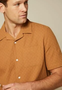 Next Textured Short SleeveWith Revere Collar Standard - Overhemd - Ochre Yellow -Heren Kleding Winkel ffab695bd44a4c38a2c520813d23eae1